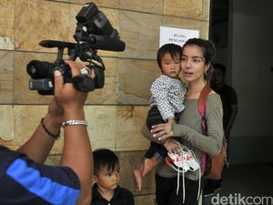 Suami Tak Mau Cerai, Sheila Marcia: Buktikan Kalau Bisa Tanggung Jawab!