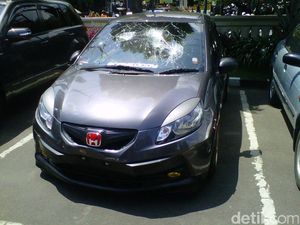 Konvoi Kemenangan Arema Cronus Diwarnai Pengrusakan Mobil