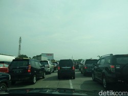 Tol Jagorawi Arah Jakarta Macet 16 Kilometer Jelang Pintu Keluar UKI