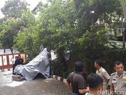 Polisi: Mobil Jatuh dari Lantai 3 Plaza Centris karena Hilang Kendali