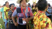 Melihat Kegembiraan Mama Papua Menunggu Presiden
