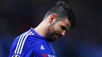 11. Diego Costa didatangkan Chelsea dari Atletico Madrid pada musim 2014/2015 seharga 32 juta pound sterling. Balik ke Atletico musim lalu setelah tak lagi harmonis dengan Antonio Conte, manajer Chelsea saat itu, walaupun terhitung sukses di klub. (Foto: Clive Rose / Getty Images)