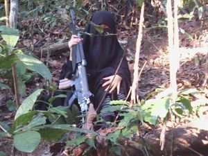 Istri Santoso Ditangkap Saat Jalan Kaki di Hutan Tambarana Istri Santoso Ditangkap Saat Jalan Kaki di Hutan Tambarana