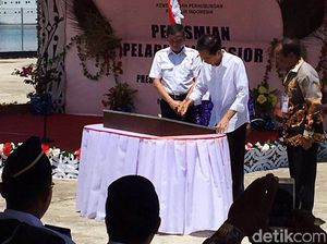 Jokowi Subsidi Tiket Kapal Agar Program Tol Laut Lancar