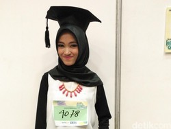 Hijaber Tampil Bertoga Saat Baca Puisi di Audisi Sunsilk Hijab Hunt Bandung