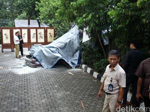 Mobil yang Jatuh dari Lantai 3 Plaza Centris Akan Dievakuasi