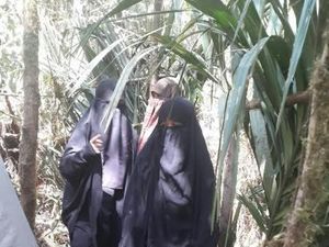 Santoso Pernah Perintahkan Pengikutnya Cari Pil KB dan Pembalut Wanita Santoso Pernah Perintahkan Pengikutnya Cari Pil KB dan Pembalut Wanita