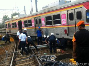 KRL Anjlok, PT KCJ Imbau Penumpang Pakai Transportasi Lain