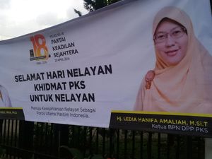 Spanduk Ledia Hanifa Terpampang di Depan DPP PKS