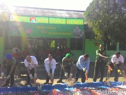 Korem Abepura Musnahkan 1.687 Botol Miras dan 162 Kg Ganja