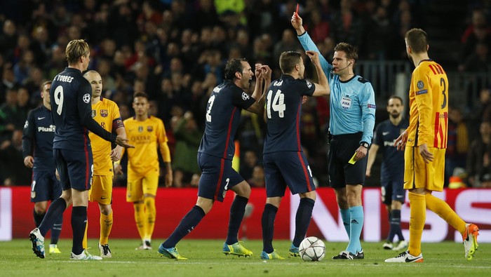 Suarez: Torres Membuat Dua Pelanggaran Berat