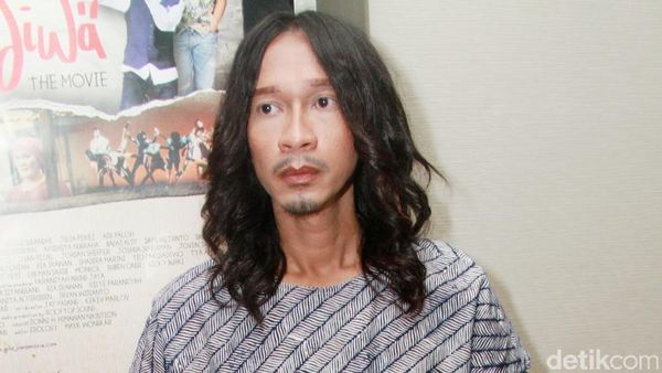 Kumis dan Janggut Aming yang Makin Lebat