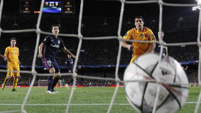 Football Soccer - FC Barcelona v Atletico Madrid - UEFA Champions League Quarter Final First Leg - The Nou Camp, Barcelona, Spain - 5/4/16
Luis Suarez scores the first goal for Barcelona
Reuters / Albert Gea
Livepic
EDITORIAL USE ONLY.