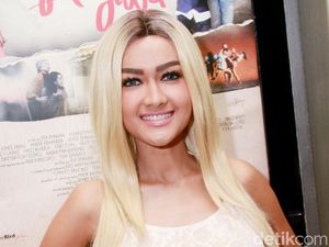 Dikabarkan Dekat dengan Bule, Ini Jawaban Julia Perez