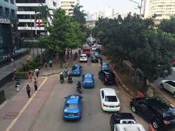 Kawasan Semanggi Macet Parah, Bus Kota Ngetem Sembarangan