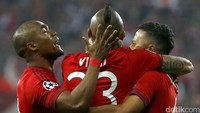 Dengan kemenangan ini, Bayern tinggal butuh minimal hasil imbang di leg kedua untuk maju ke semifinal. Sedangkan Benfica harus menang setidaknya 2-0. REUTERS/Michael Dalder.