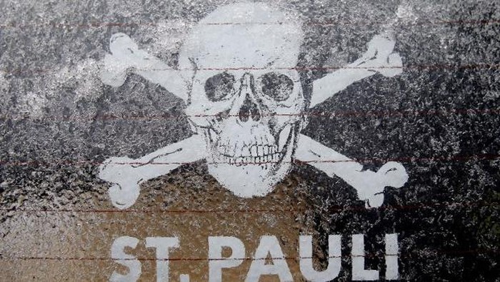 Logo Tengkorak kebanggaan St Pauli (Foto: MALTE CHRISTIANS/DPA/AFP) Logo Tengkorak kebanggaan St Pauli (Foto: MALTE CHRISTIANS/DPA/AFP)