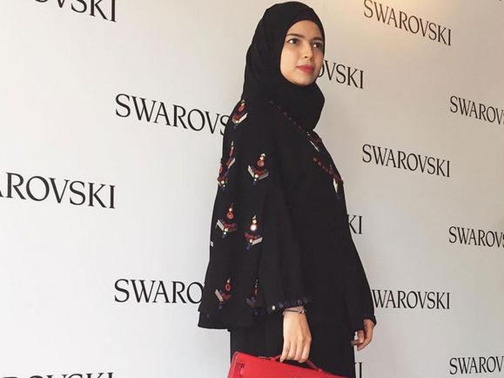 Vivi Zubedi Akan Bawa Pesan Islami Lewat Abaya di New York Fashion Week Vivi Zubedi Akan Bawa Pesan Islami Lewat Abaya di New York Fashion Week