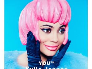 Kylie Jenner Tampil Bagai Boneka Plastik di Majalah Paper