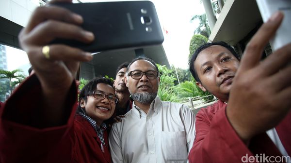 Ketika BW Selfie Bersama Mahasiswa