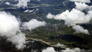 Indahnya Kota Manokwari dari Ketinggian
