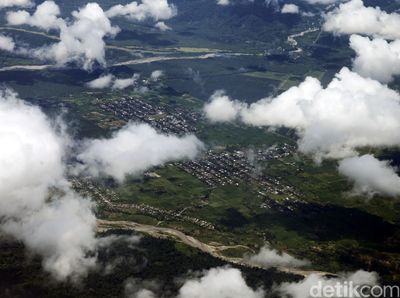 Indahnya Kota Manokwari dari Ketinggian