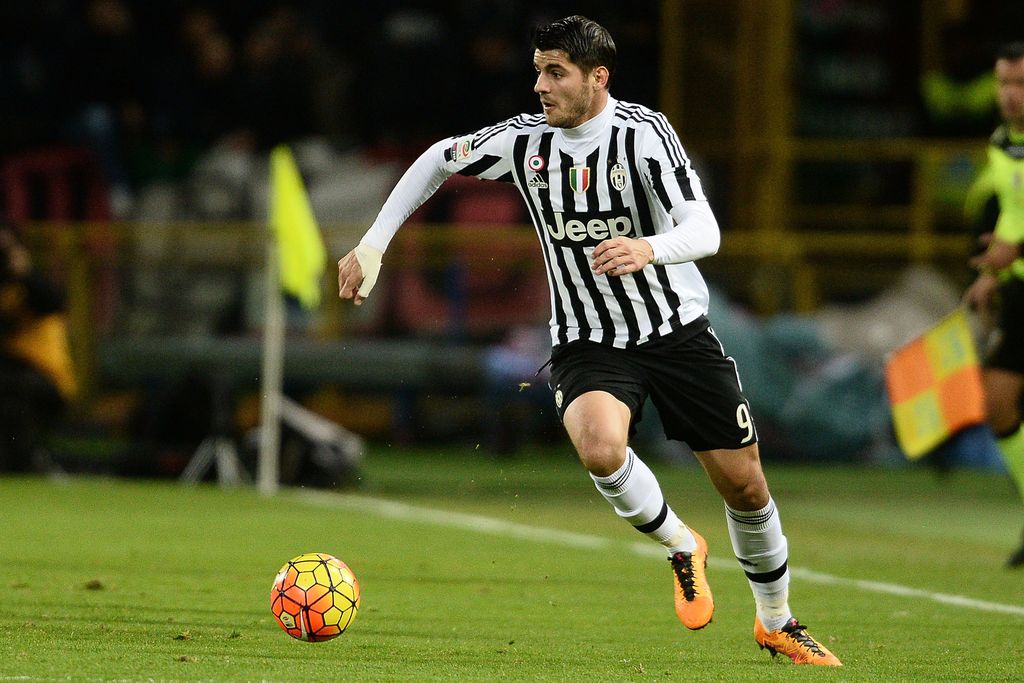 BOLOGNA, ITALY - FEBRUARY 19: Alvaro Morata # 9 of Juventus FC in action during the Serie A match between Bologna FC and Juventus FC at Stadio Renato Dall'Ara on February 19, 2016 in Bologna, Italy.  (Photo by Mario Carlini / Iguana Press/Getty Images)