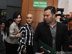 Gaston Tak Datang ke Sidang, Julia Perez Kecewa