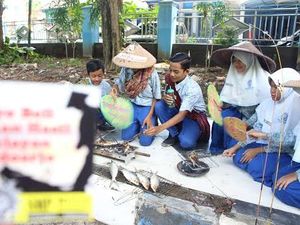 Siswa SMP Ajak Masyarakat Beli Ikan Hasil Tangkapan Nelayan