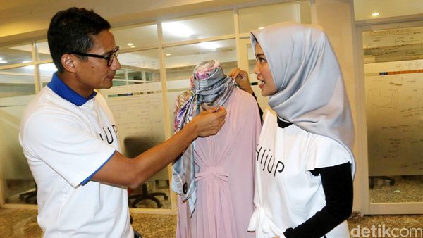 Sandiaga Uno Kunjungi HijUp