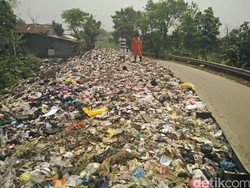Begini Penampakan Bukit Sampah di Cigondewah dari Berbagai Sisi