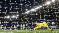 Di babak kedua, PSG sempat berbalik unggul setelah Adrien Rabiot menjebol gawang Hart di menit ke-59.Reuters/Gonzalo Fuentes.