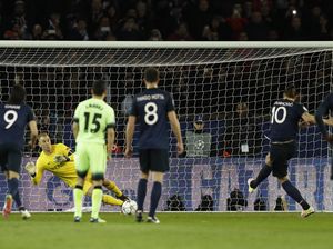 Hart Soal Penalti Ibra yang Lunak dan Blunder Fernando