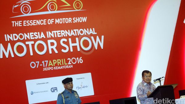 Berburu Mobil dan Motor di IIMS 2016