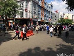 Sejumlah Penumpang di Stasiun Tebet Pilih Jalan Kejar Angkot daripada Naik Feeder