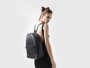 Klip Dasi Hingga Backpack, 7 Hal Ini Buat Karyawan Tampak Tak Profesional