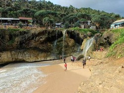 Video 5 Pantai Anti Mainstream di Indonesia