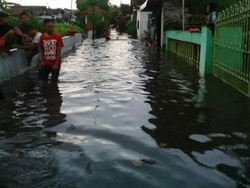 Hujan Deras Merendam Puluhan Rumah di Kediri