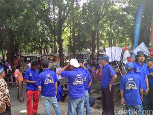 Warga Pesisir Jakarta Demo di Depan PTUN Tolak Reklamasi Teluk Jakarta