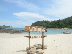 Pantai Anti Mainstream di Banyuwangi: Wedi Ireng!