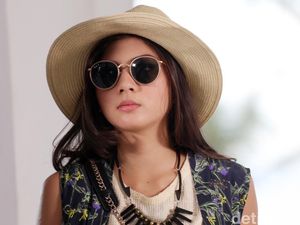 Gaya Jessica Mila di Bali