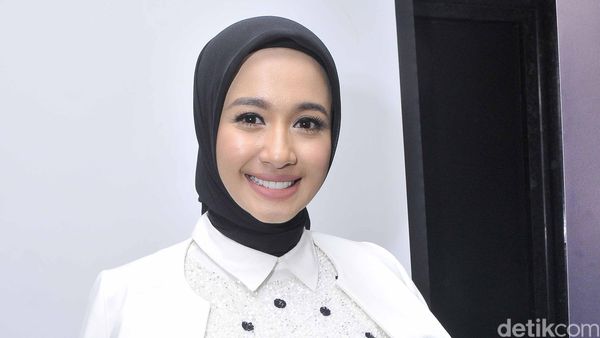 Chic Berhijab ala Laudya Cynthia Bella
