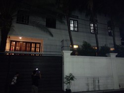 3,5 Jam Geledah, KPK Bawa Sebundel Berkas dari Rumah M Sanusi di Cipete