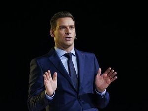 Leica Tak Takut Kena Senjata Makan Tuan