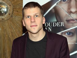 Jesse Eisenberg, Aktor Gila yang Jadi Waras Berkat Akting