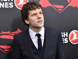 Karier Jesse Eisenberg Dihantui SNL