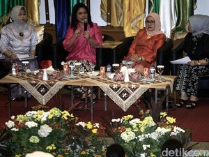 Ibu Negara Dialog dengan Istri Kepala Daerah Ibu Negara Dialog dengan Istri Kepala Daerah
