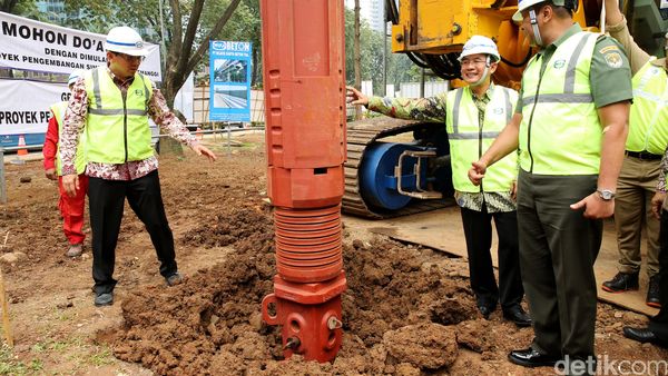 Pengeboran Pertama Simpang Susun Semanggi