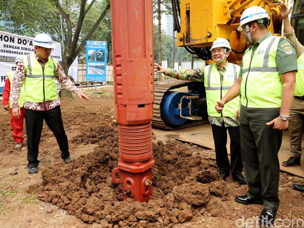 Pengeboran Pertama Simpang Susun Semanggi
