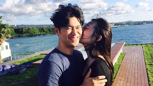 Mesranya! Sulli eks f(x) Kecup Pipi Choiza Dynamic Duo